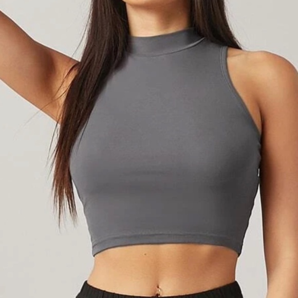 022 Cropped Mock Neck Tank Top - Picture 11 of 12